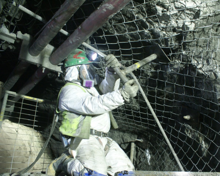 Sostenimiento con perno y malla