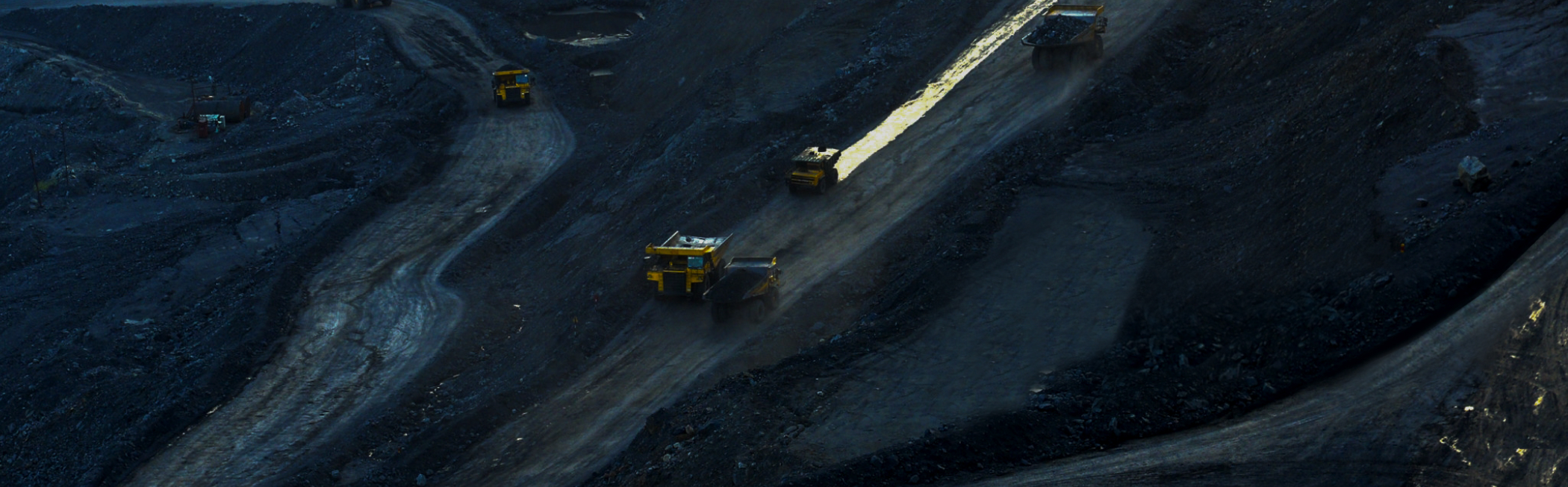 Banner de trabajadores de Comiluz Sac